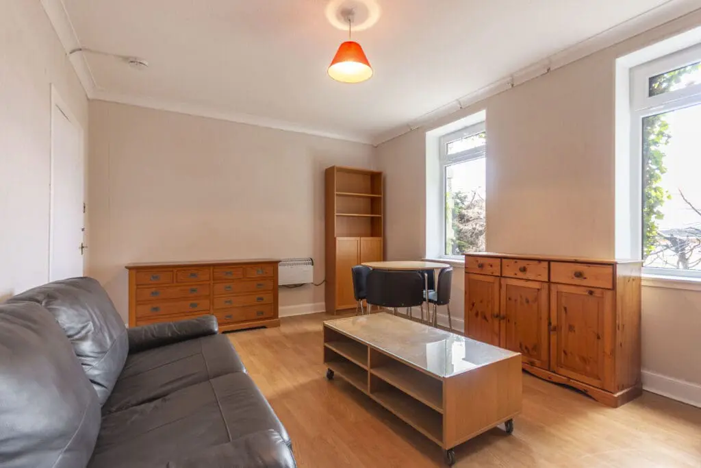 0924L West Pilton Avenue, Edinburgh, EH4 4DR