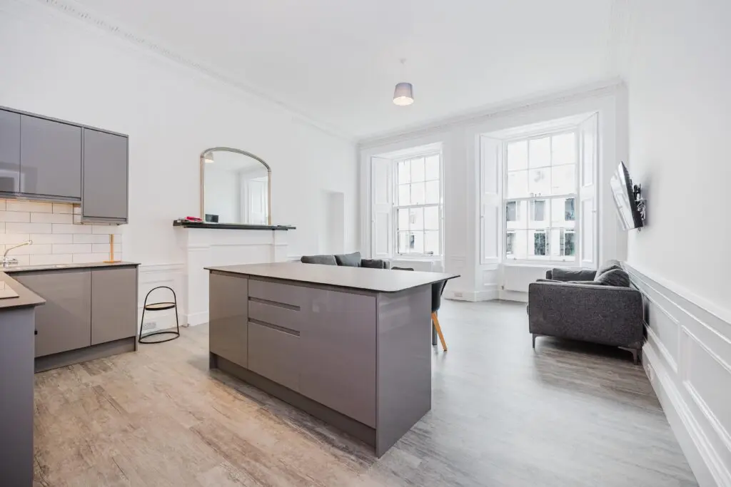 0806L Torphichen Street, Edinburgh, EH3 8HX