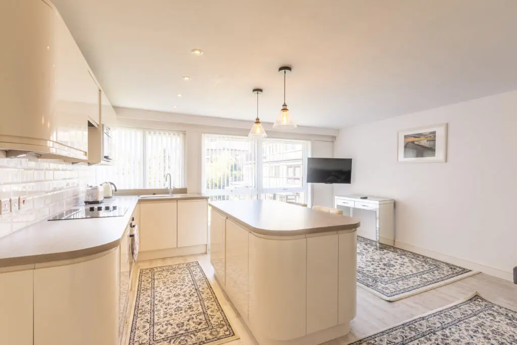 2514L Comiston Drive, Edinburgh, EH10 5QU