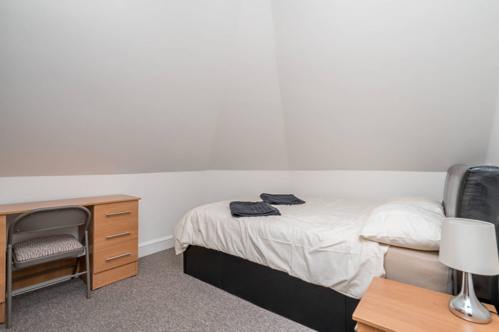 DOUBLE ROOM for flat share: INCREDIBLE 10-bedroom flat share opportunity in Newington – bills included